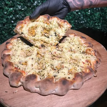 Pizza Frango com Catupiry da Pizzaria Moinho